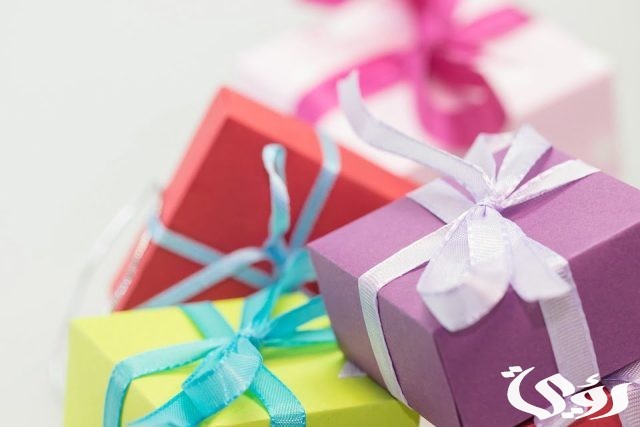 تفسير حلم إعطاء هدية لشخص